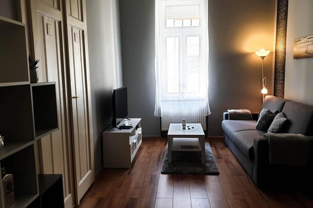 Corvin City Center Kisfaludy Apartman Apartamento Budapeste Exterior foto